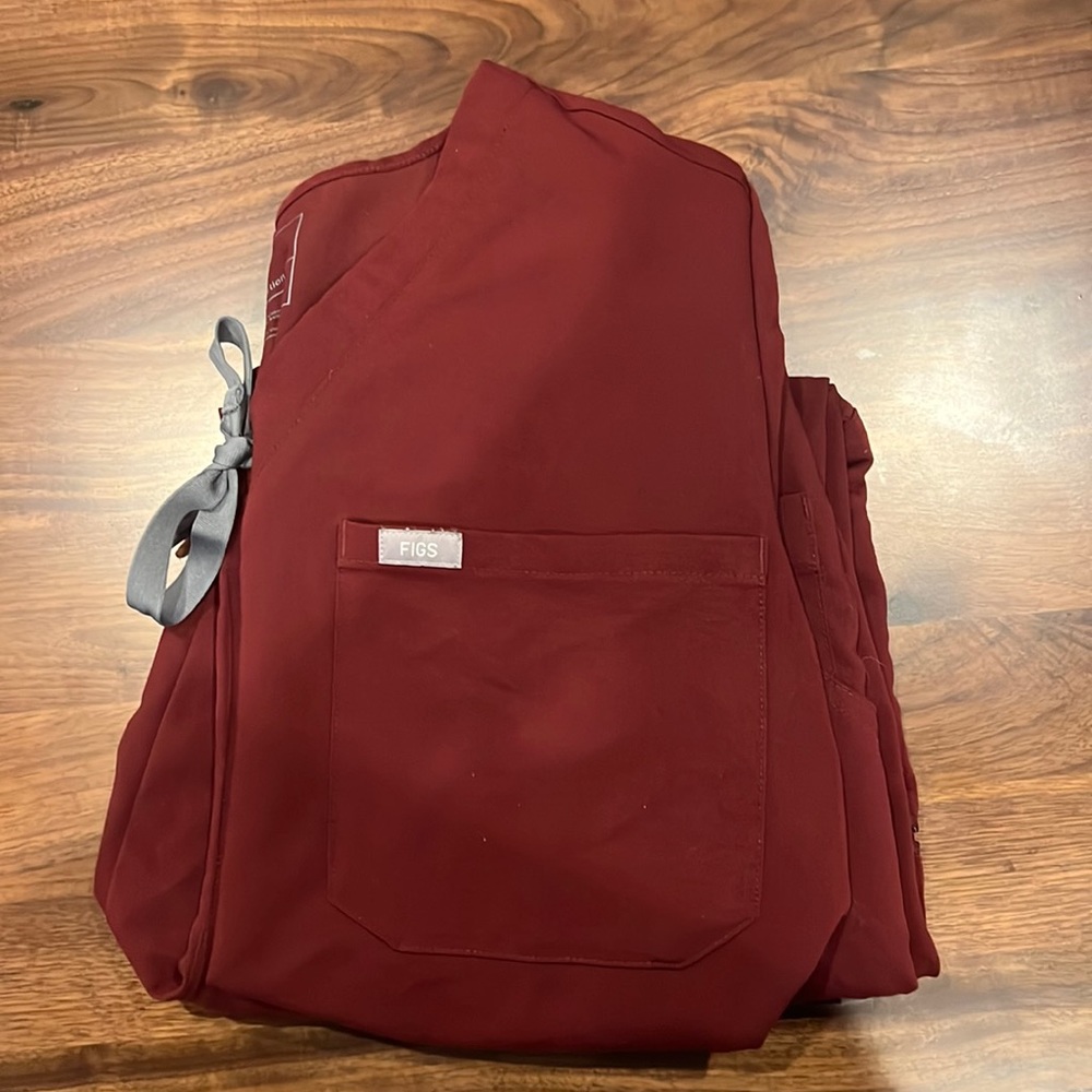 Figs scrub set. Maroon.